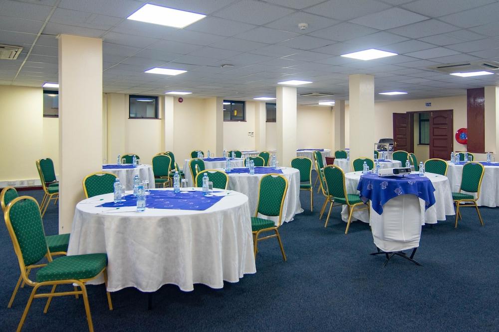Jacaranda Hotel Nairobi Esterno foto